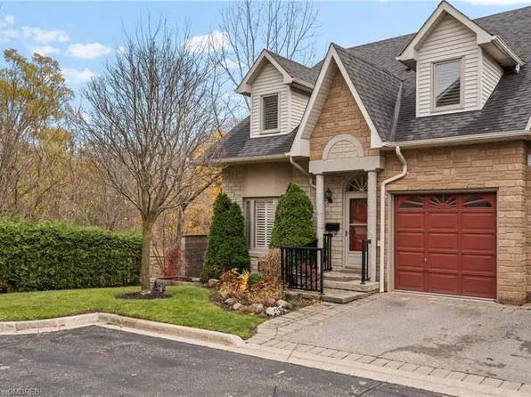 1010 Cristina Ct #10, Mississauga, ON L5J 4T7
