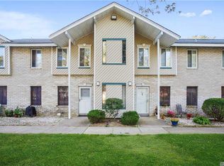 8 Fargo Ct, Coram, NY 11727