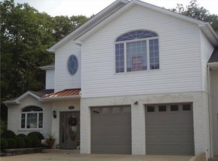 301 Chateau Dr, Aliquippa, PA