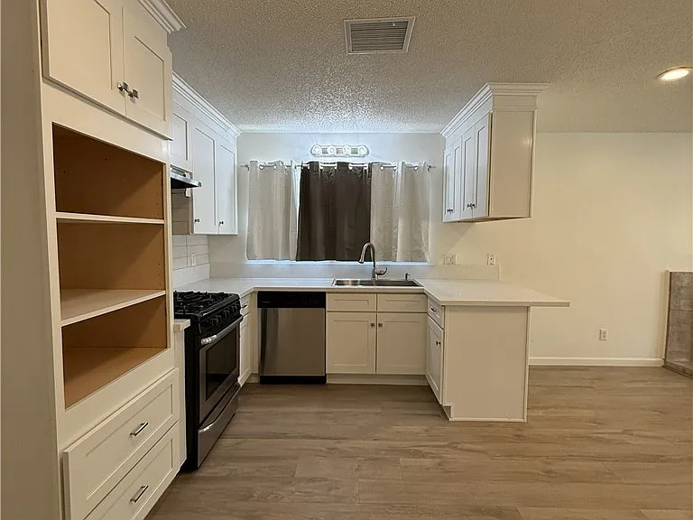 45303 Lorimer Ave — Photo 5