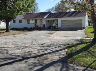 211 W Green St, Roberts, IL 60962