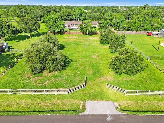 2nd image of 3909 Meadowlark Way