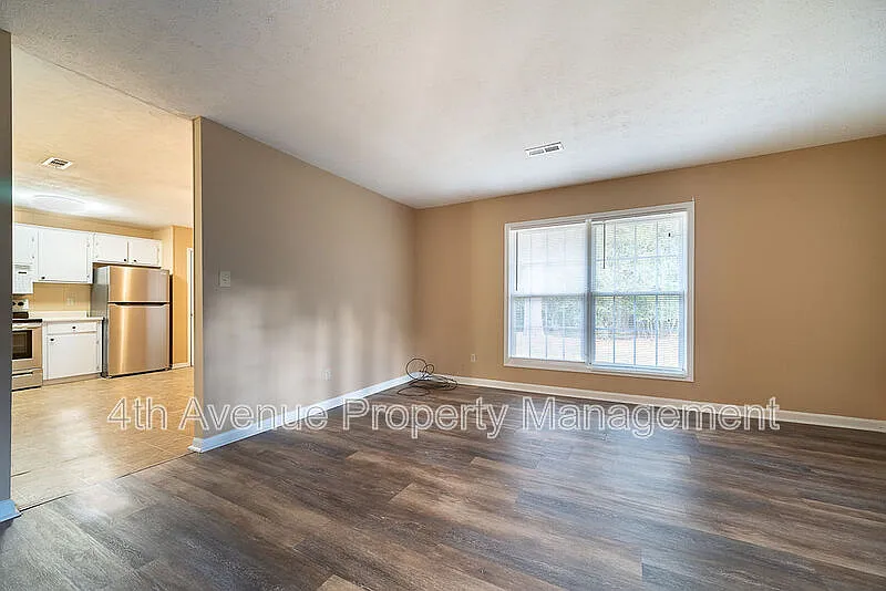 2 bed, 1.0 bath, $1,400 — Photo 4