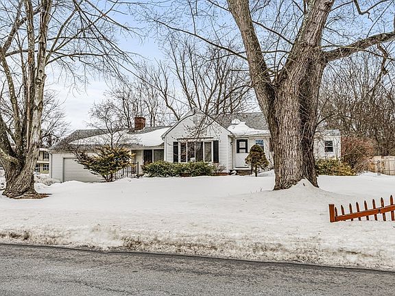 3rd image of 331 Dale St