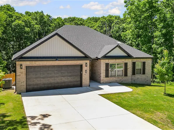29 Chatham Dr, Bella Vista, AR 72714