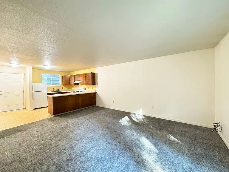 2148 Primrose Dr #6 — Photo 4