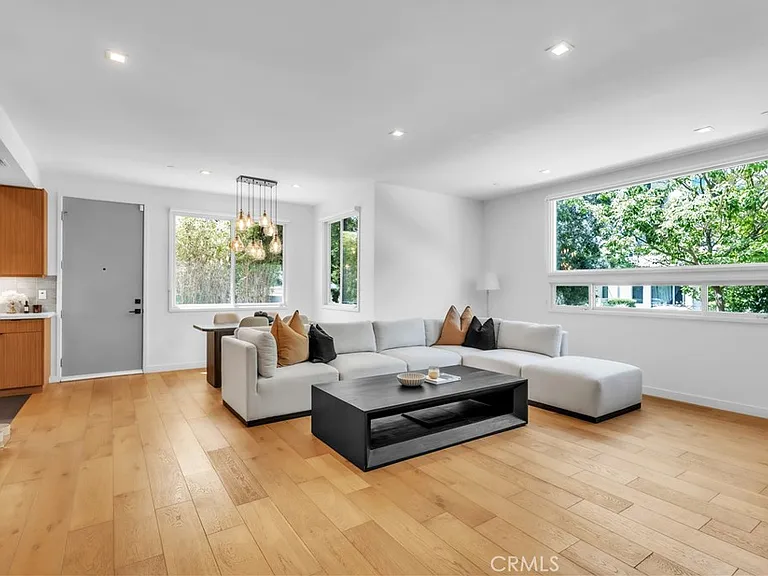 532 W Elk Ave #1 — Photo 5