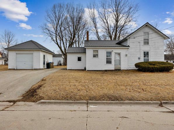 109 Seeley St, Manchester, IA 52057