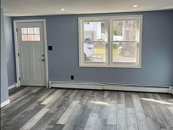 2nd image of 115 Barnard St