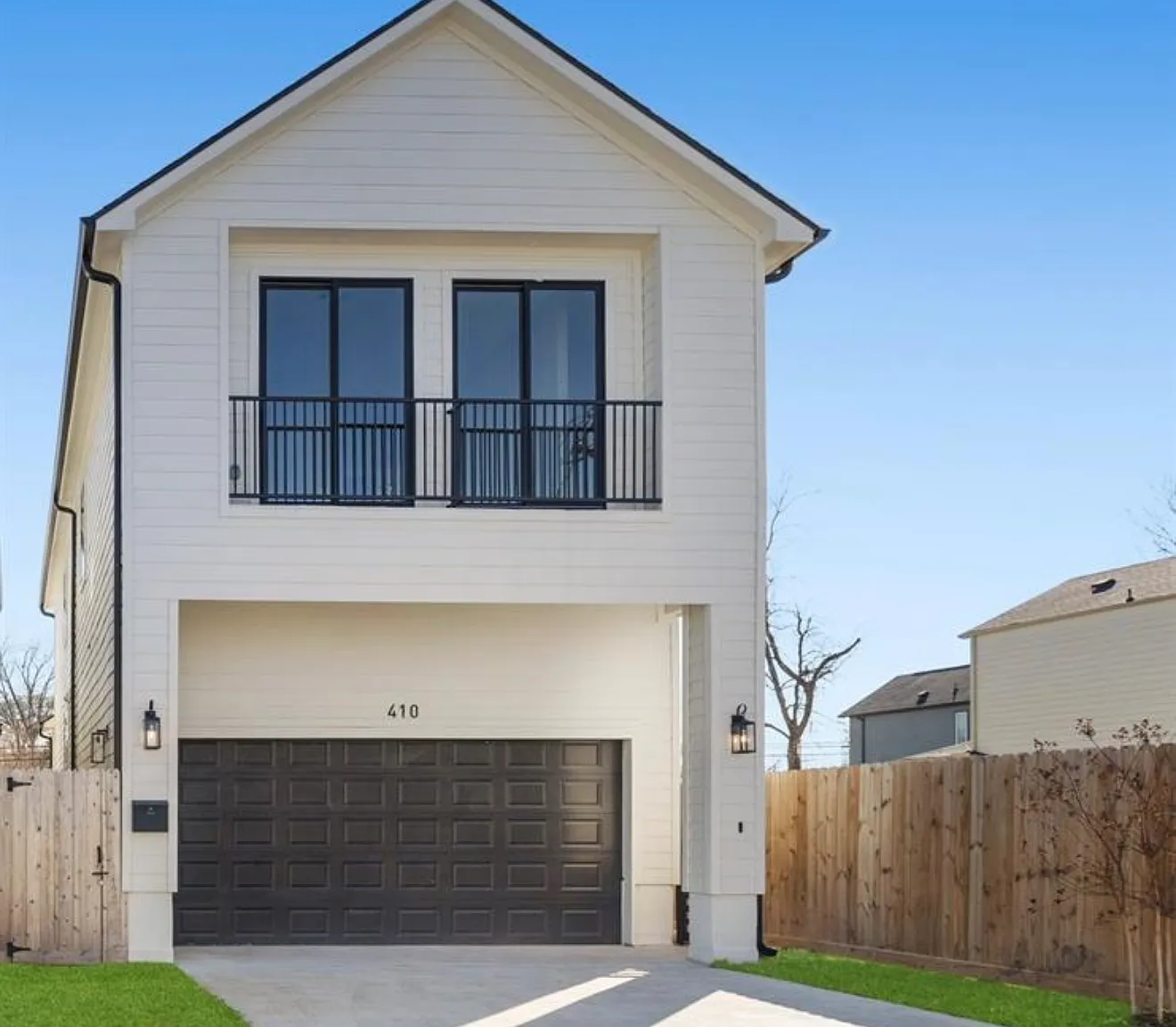 3 bed, 2.5 bath, 2132 sqft, $3,000 — Photo 1
