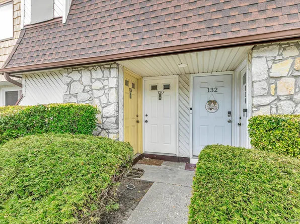 129 Pointe Circle N, Coram, NY 11727