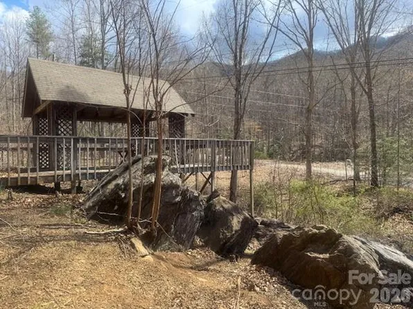446 Rocky Fork Rd, Burnsville, NC 28714