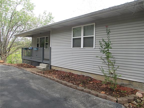 2nd image of 48 Hickory Ln