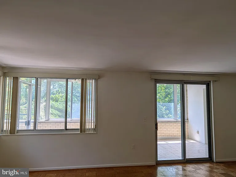 10401 Grosvenor Pl #310 — Photo 24