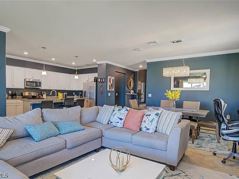 3652 E Hampton Cir — Photo 6