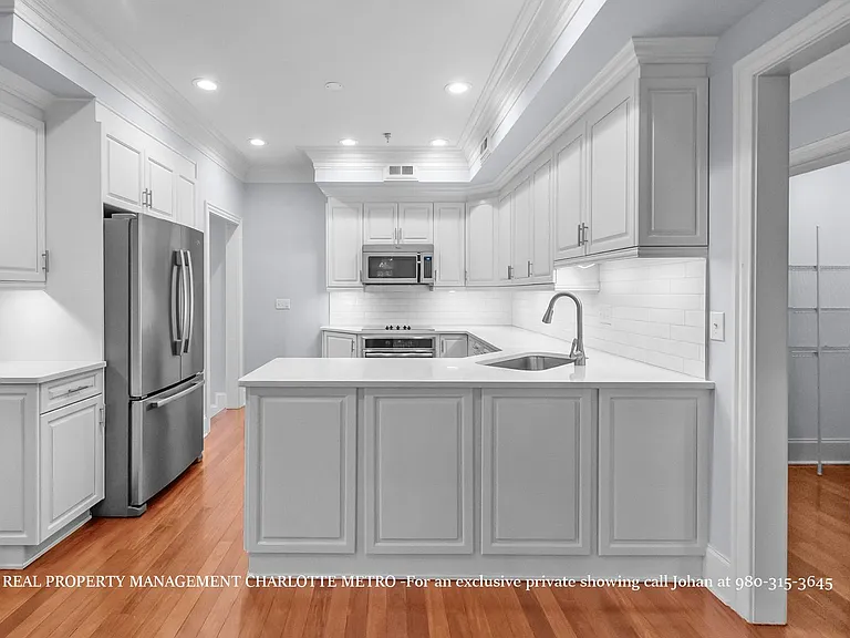 529 Queens Rd — Photo 48