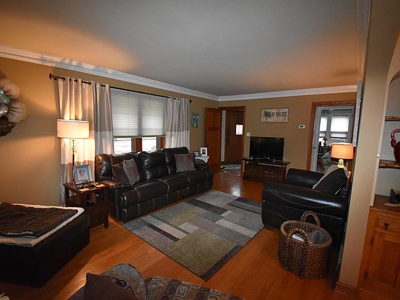 4th image of 8465 Ravenswood Cir