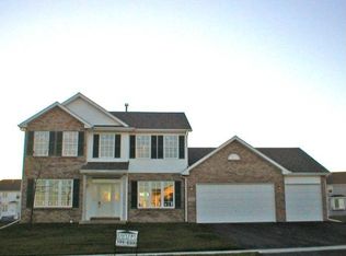 211 Oak Leaf Dr, Poplar Grove, IL 61065