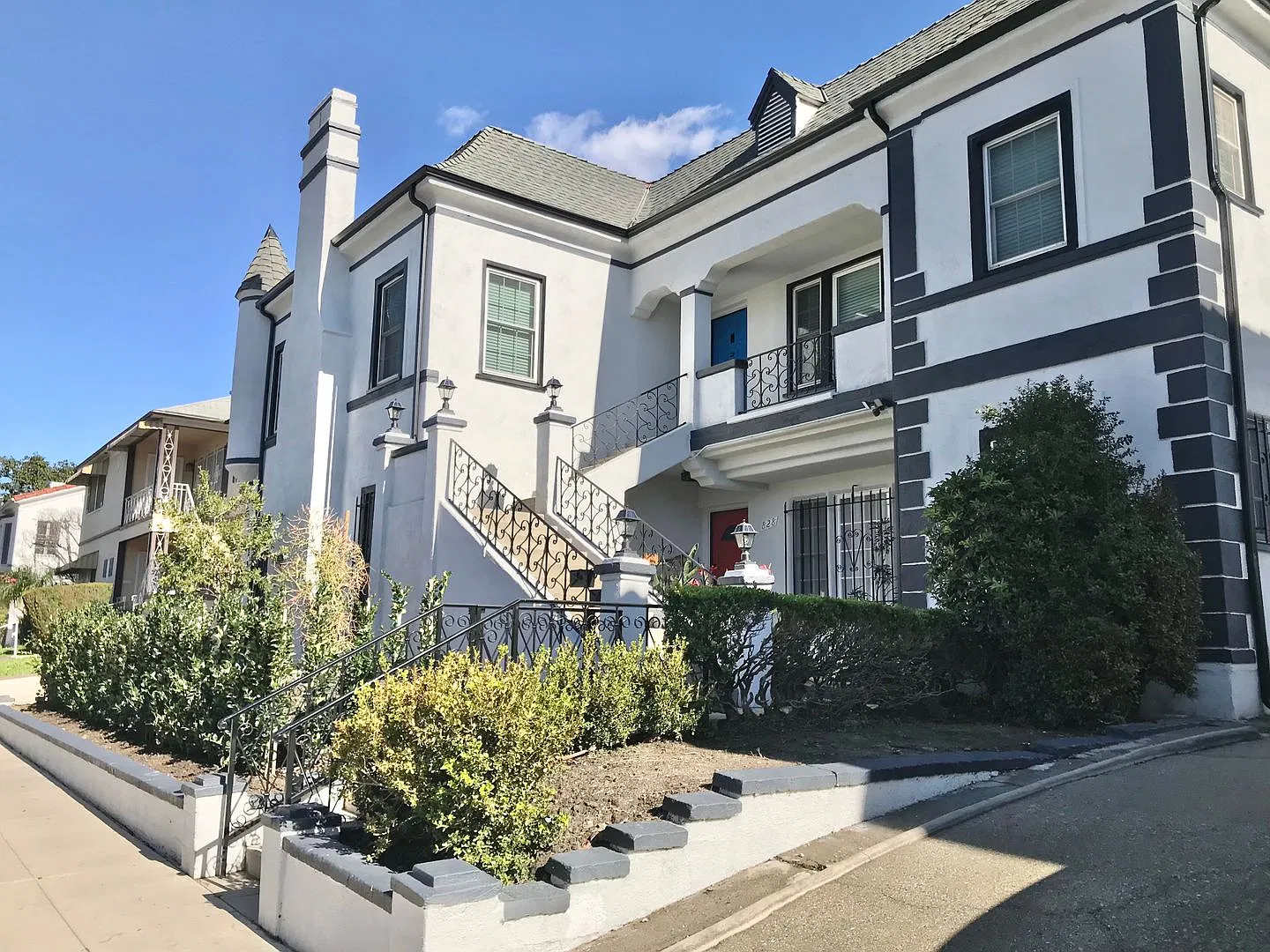 Stunning Downstairs Newly Remodeled Unit With 4 Bedrooms And 2 Bathrooms Now Available!! — Photo 1
