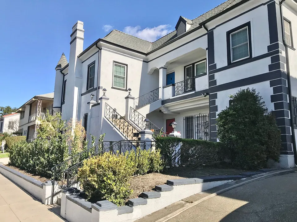 828 Alandele Ave