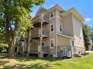 604 1/2 One West Elm St #0F21B7F68, Urbana, IL 61801