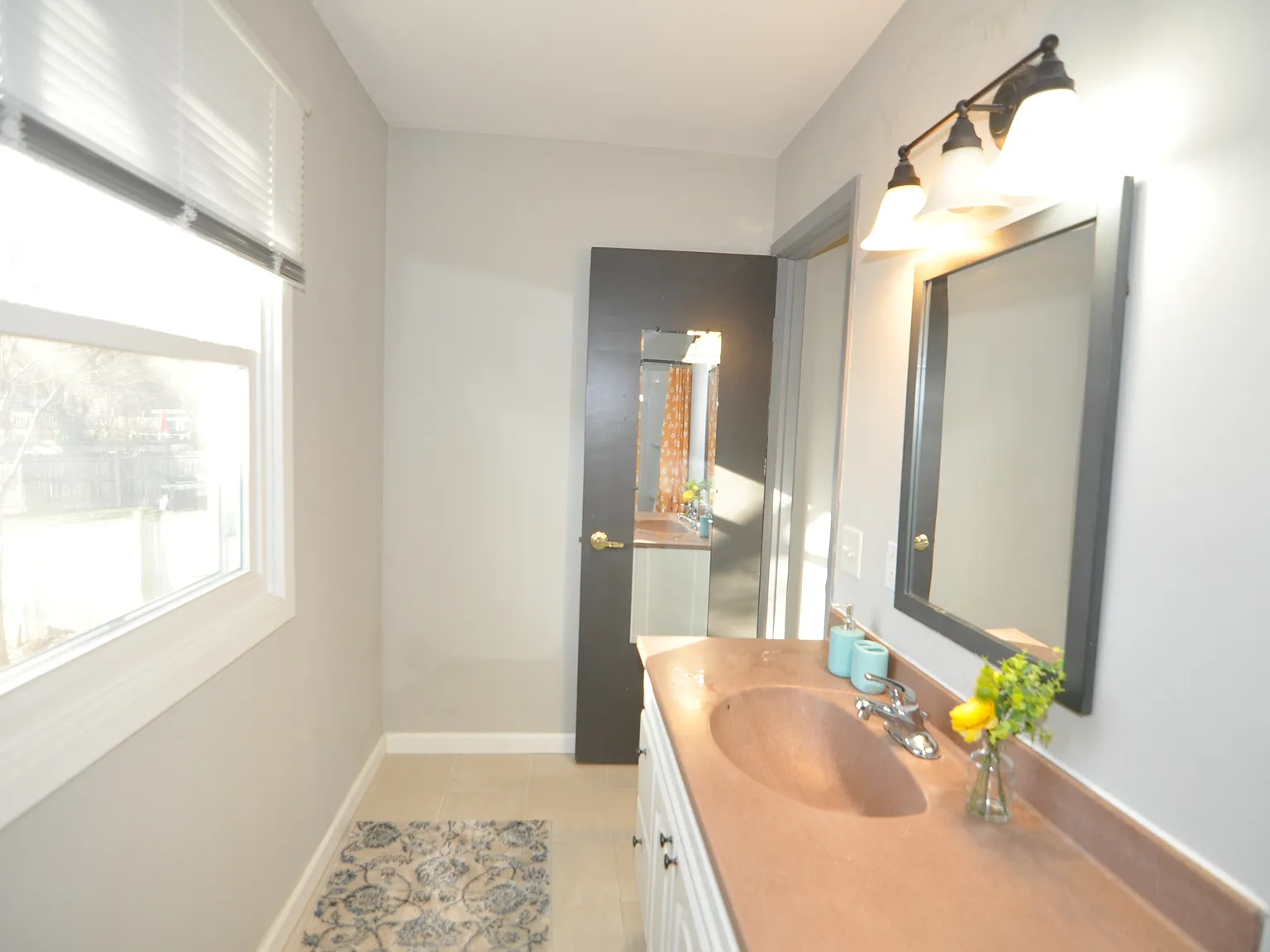 2 bed, 1.5 bath, 1200 sqft, $1,700 — Photo 4