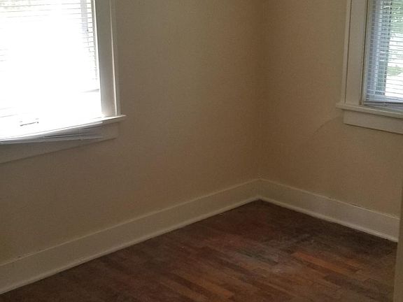 3rd image of 129 NW Knox Ave