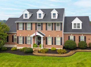 32 Wheatsheaf Ln, Cochranville, PA 19330