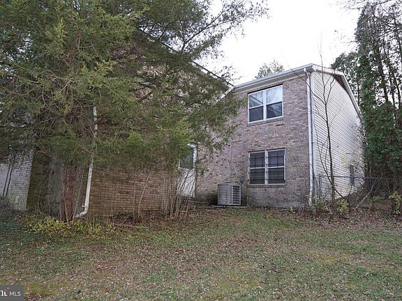 3rd image of 102 Columbia Dr