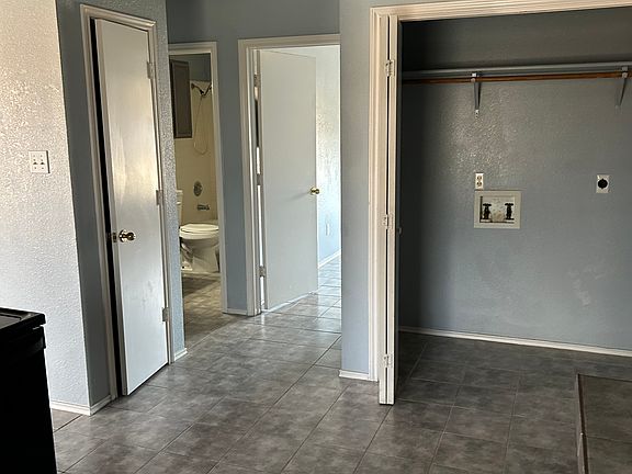 3rd image of 1712 Windward Dr #D