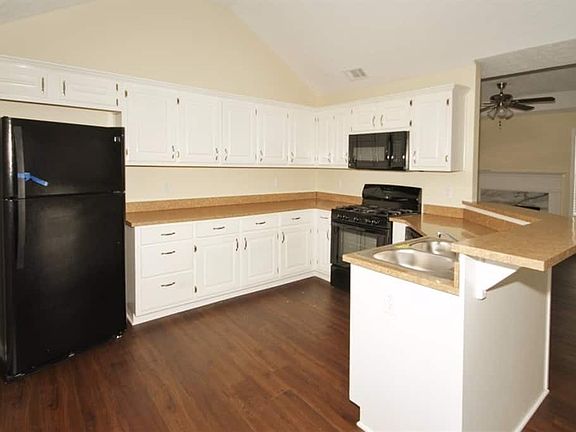 4th image of 31 Bay Cove Dr