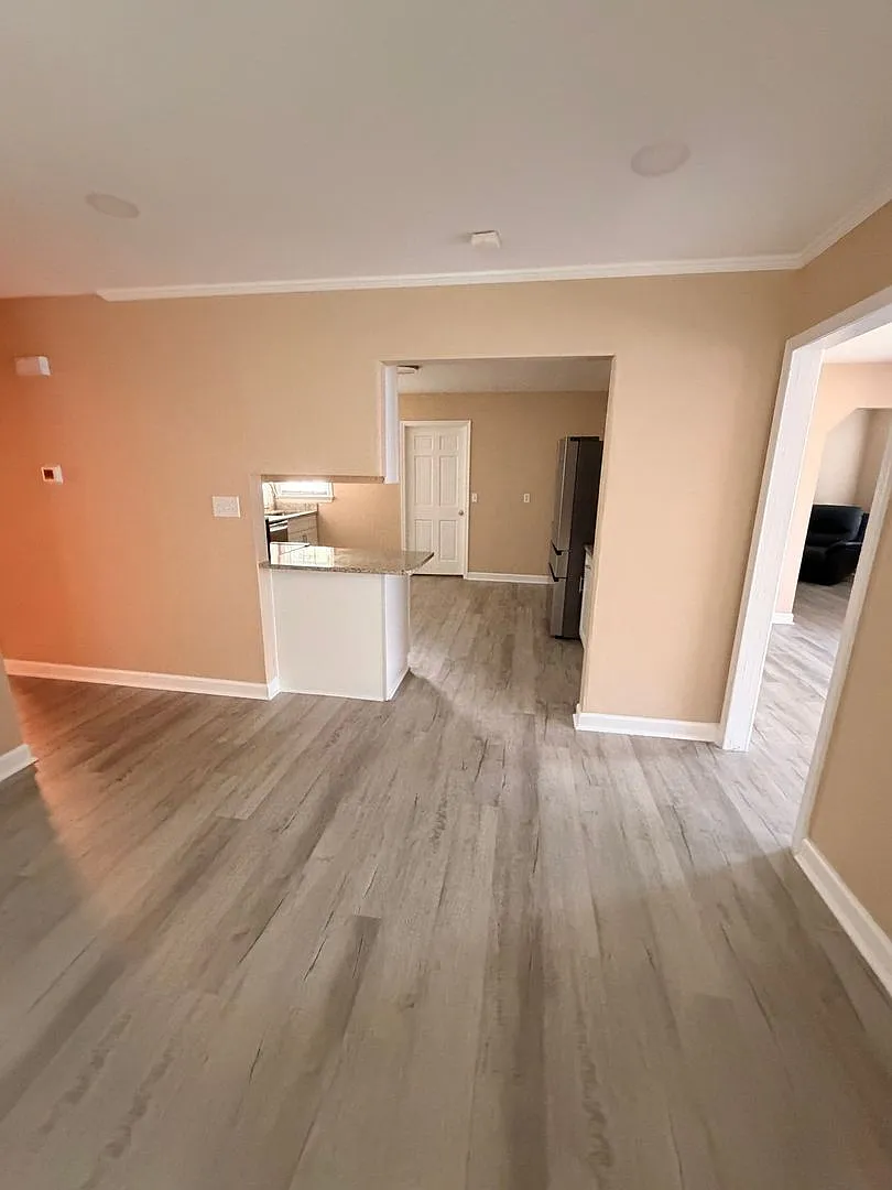 Charming 3-Bedroom Home in Hampton — Photo 2