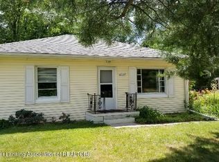 6037 Woodgate Dr, Lansing, MI 48911