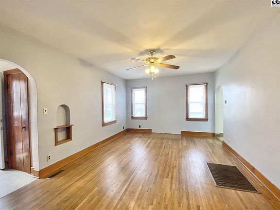 2nd image of 608 W Nickerson Blvd