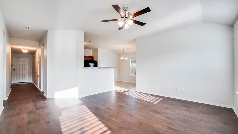3 bed, 2.0 bath, 1380 sqft, $1,695 — Photo 4