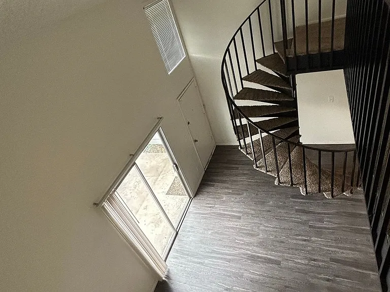 Spiral Staircase — Photo 27