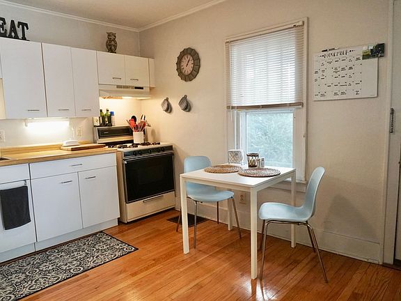 5th image of 224 Lyon St NE APT 2