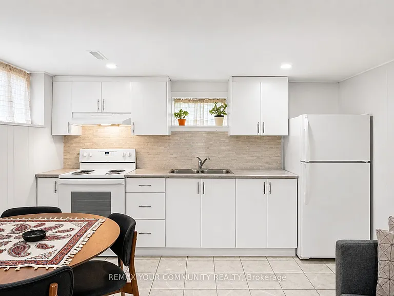 14 Webster Dr #LOWER — Photo 4
