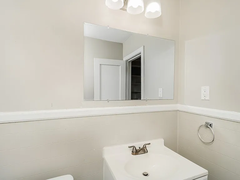 1071921_027_bathroom_13152985.jpg