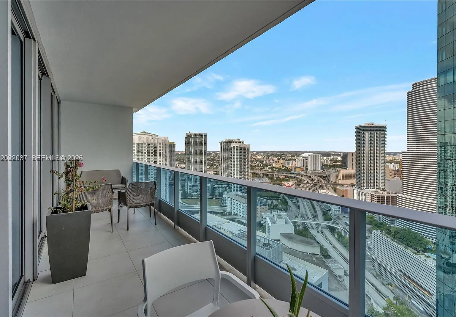 Epic West Condo — Photo 4