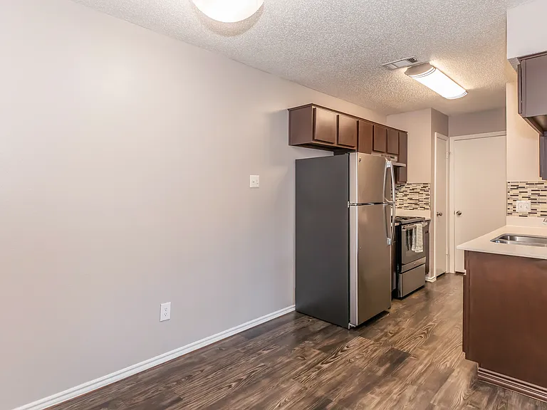 Eagle's Point Apartments — Photo 14