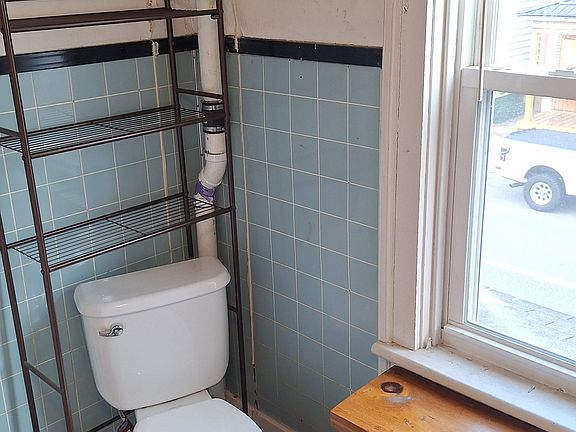 4th image of 1106 Washington St #2