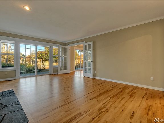 4th image of 2701 Elmont Ave