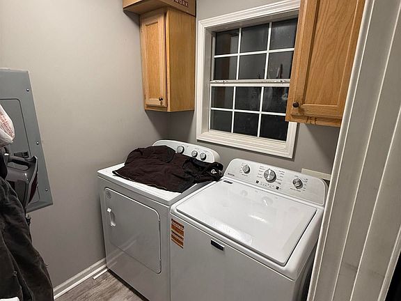 5th image of 2907 Clifft St