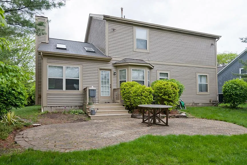 3 bed, 2.5 bath, 2196 sqft, $3,200 — Photo 4
