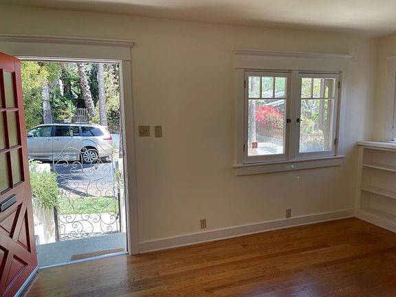 4th image of 2610 Scott Ave