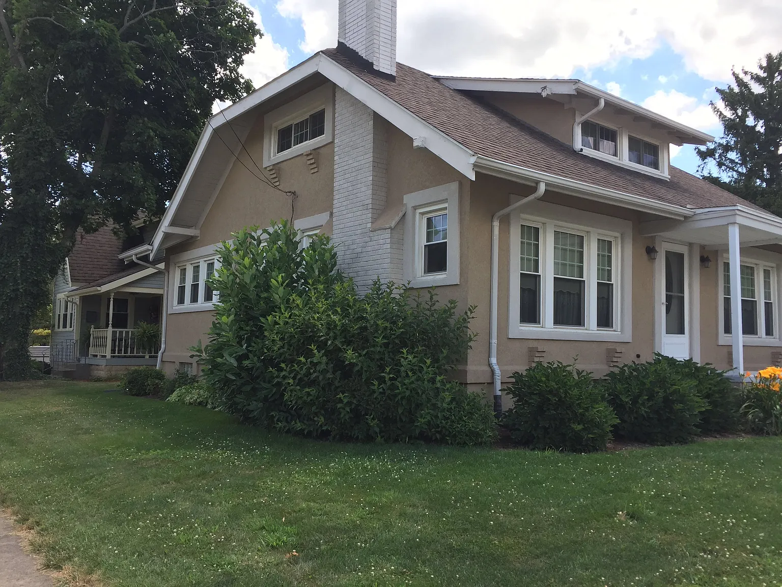 222 Taft Ave NE photo 1