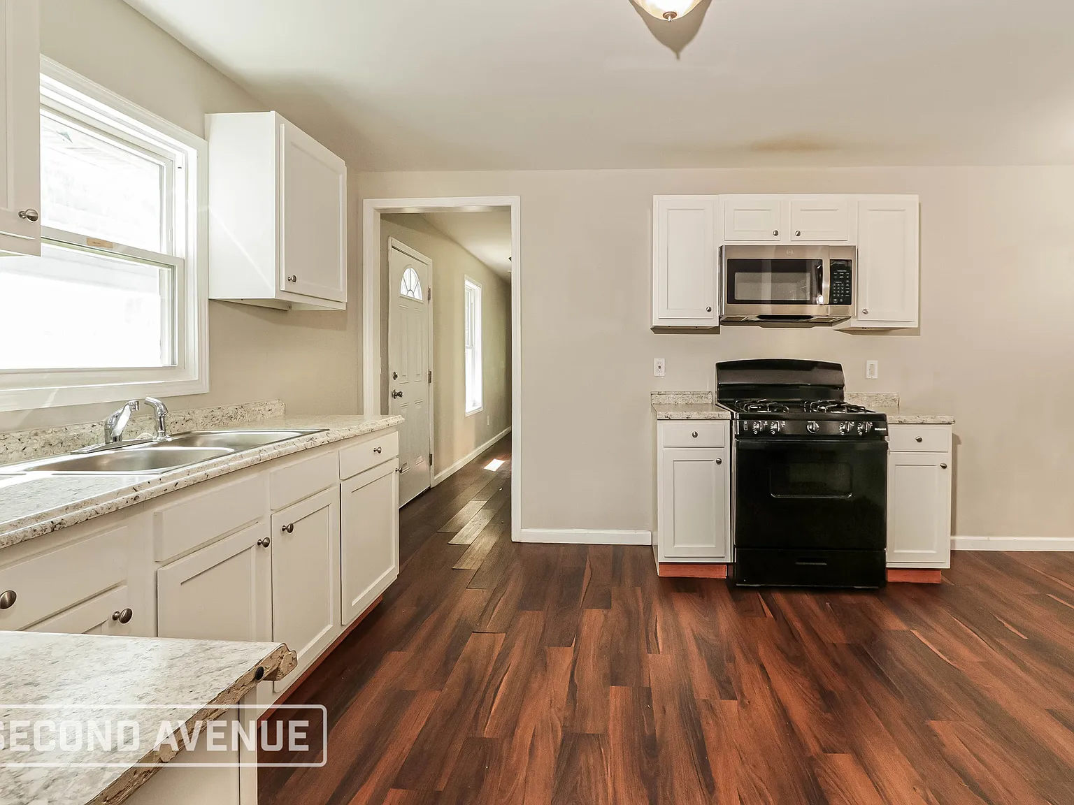 3 bed, 2.0 bath, 1393 sqft, $1,095 — Photo 3