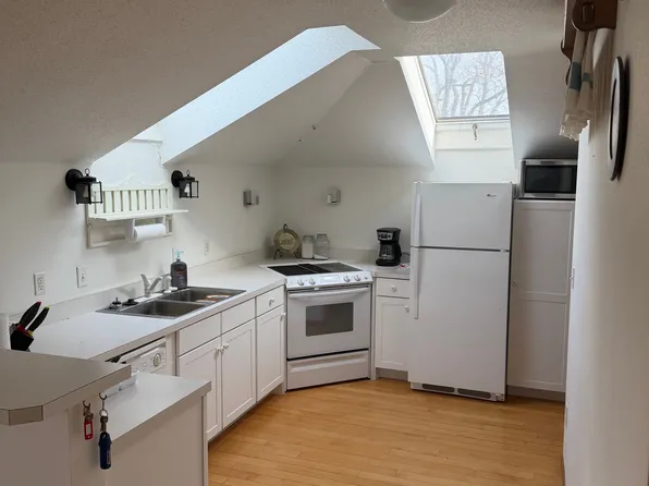 88 1st Ave #3A, Atkins, IA 52206