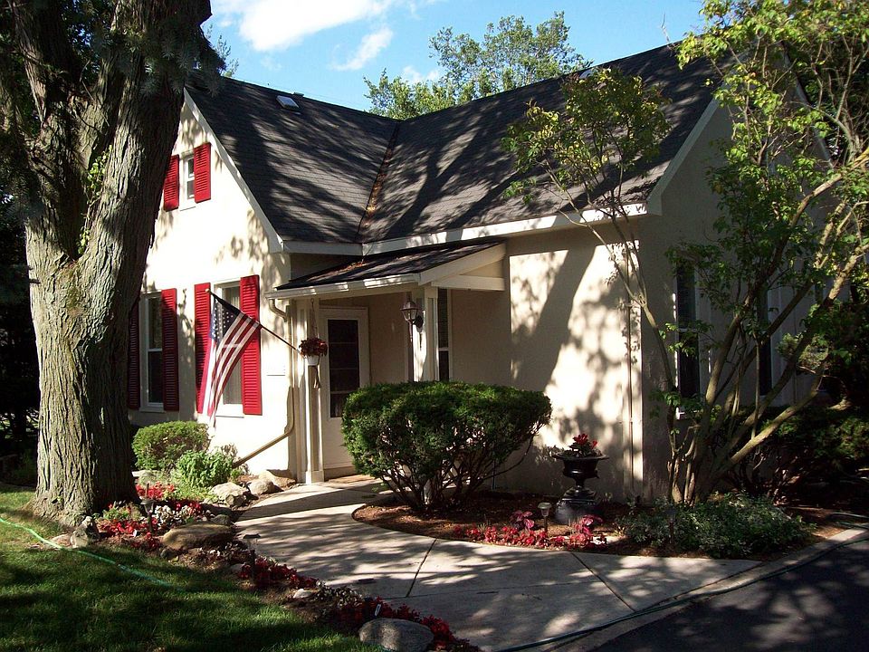 Front: from southwest corner